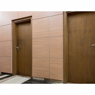 Dzīvokļa koka ugunsdrošas durvis